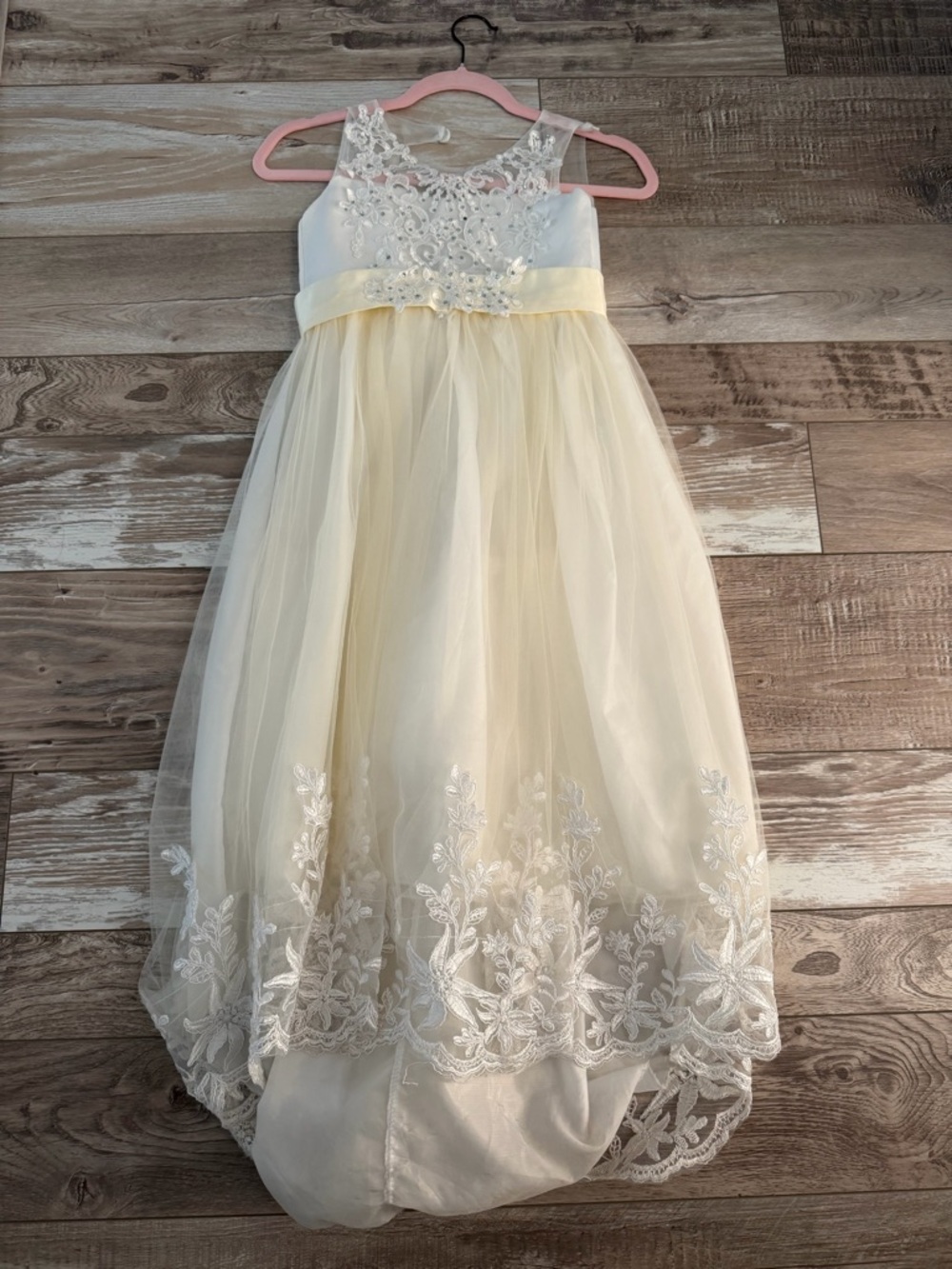 Girls Ivory Lace & Tulle Party Dress - Elegant Flower Appliqué